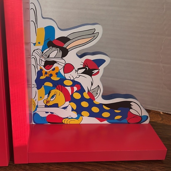NWOT Warner Brothers Looney Tunes bookends. Bugs, Taz, Tweety & Sylvester. NW… - Picture 3 of 11